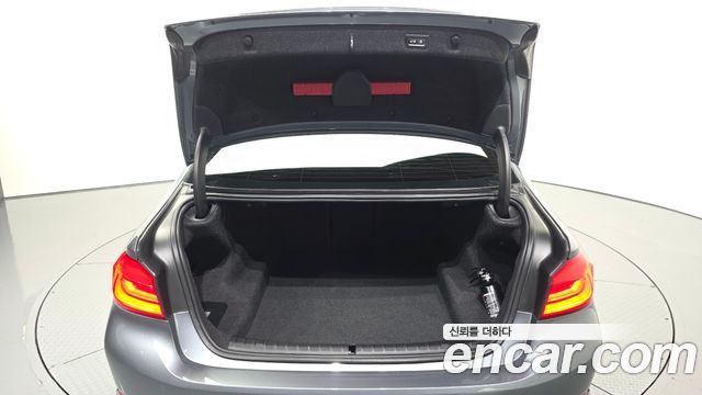 BMW 5-Series 2020 — photo 26