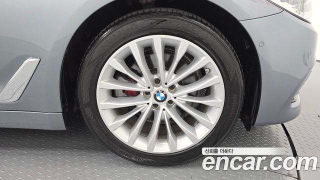 BMW 5-Series 2020 — photo 7