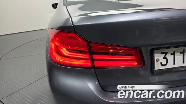 BMW 5-Series 2020 — photo 9