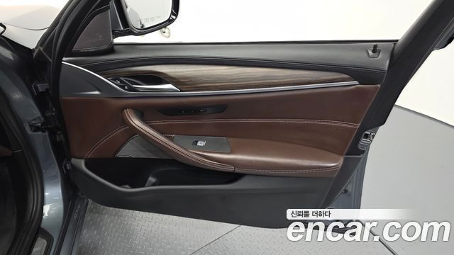 BMW 5-Series 2020 — photo 14