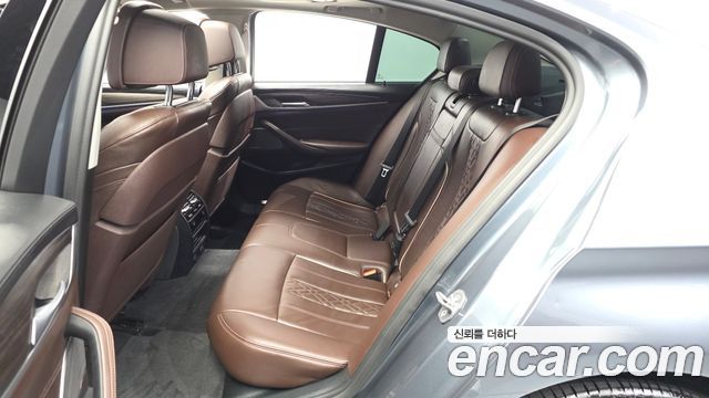 BMW 5-Series 2020 — photo 16
