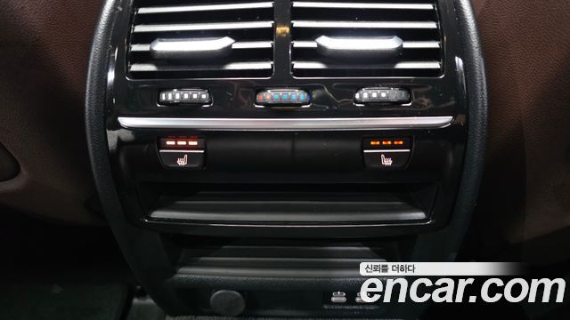 BMW 5-Series 2020 — photo 27