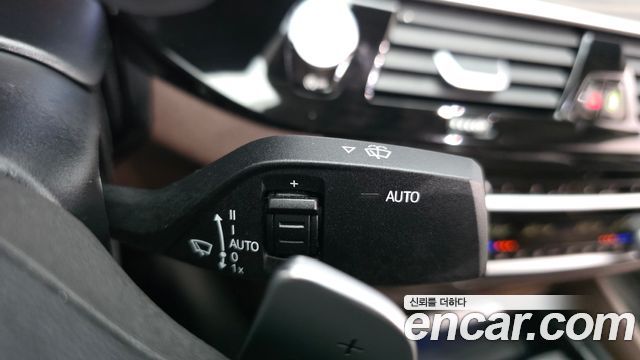 BMW 5-Series 2020 — photo 28