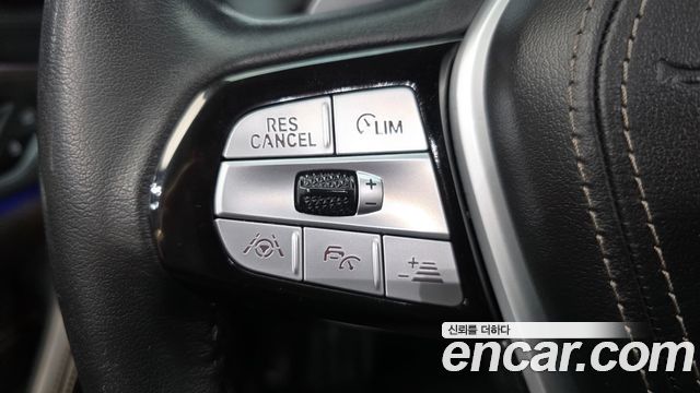 BMW 5-Series 2020 — photo 30