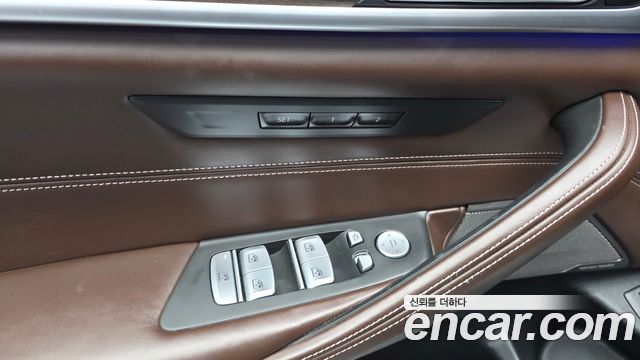 BMW 5-Series 2020 — photo 32