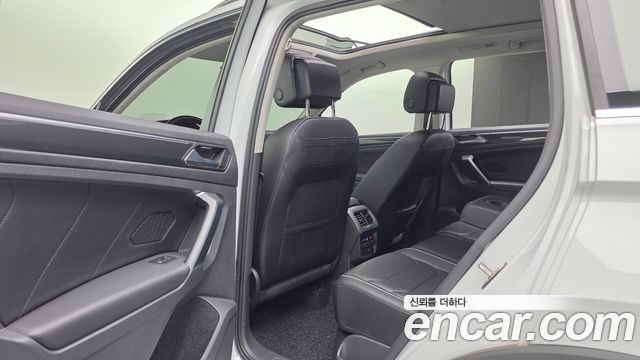 Volkswagen Tiguan 2022 — photo 17