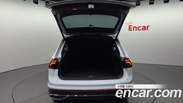 Volkswagen Tiguan 2022 — photo 20