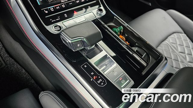 Audi Q8 2022 — photo 12