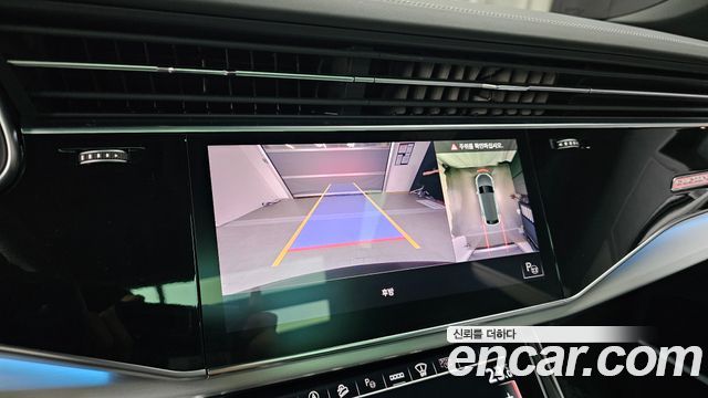 Audi Q8 2022 — photo 20