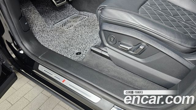 Audi Q8 2022 — photo 25
