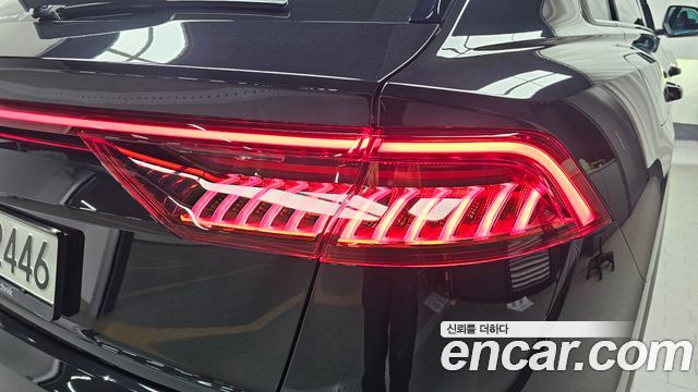Audi Q8 2022 — photo 9