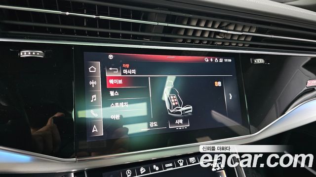 Audi Q8 2022 — photo 30