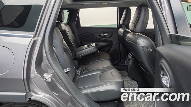 Jeep Cherokee 2020 — photo 12