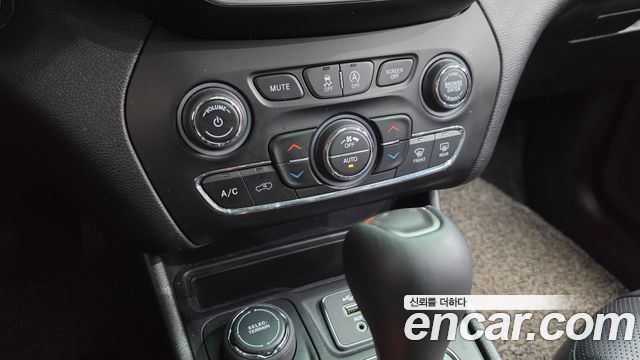 Jeep Cherokee 2020 — photo 16