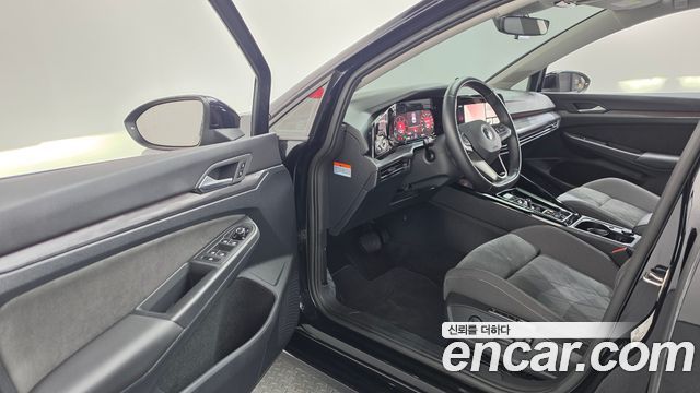 Volkswagen Golf 2023 — photo 10