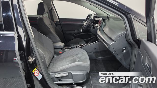Volkswagen Golf 2023 — photo 11