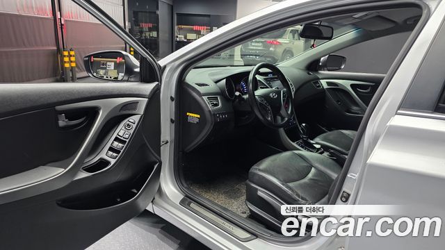 Hyundai AVANTE 2016 — photo 13