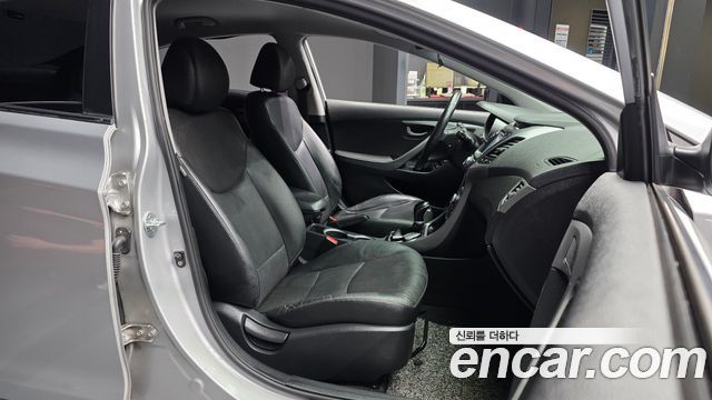 Hyundai AVANTE 2016 — photo 17