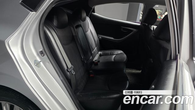 Hyundai AVANTE 2016 — photo 18