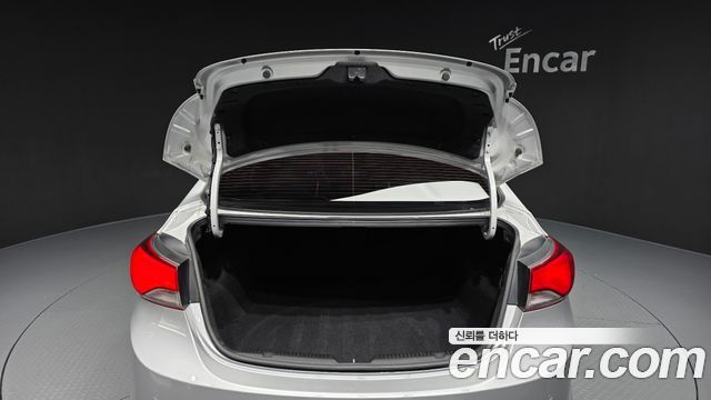 Hyundai AVANTE 2016 — photo 26