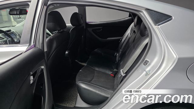 Hyundai AVANTE 2016 — photo 16