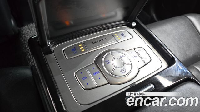 Hyundai Genesis 2012 — photo 16