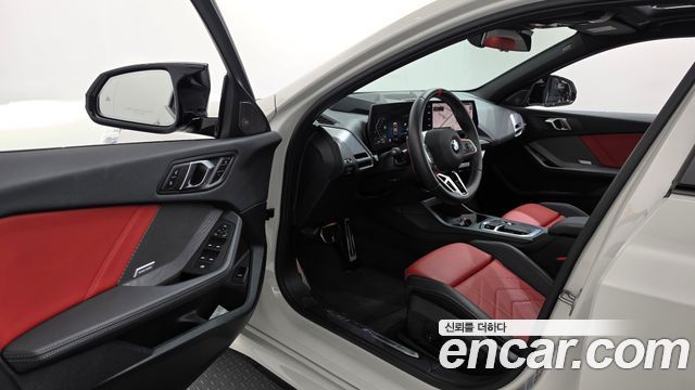 BMW 1-Series 2025 — photo 13