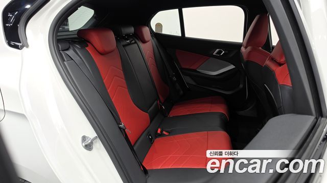 BMW 1-Series 2025 — photo 17