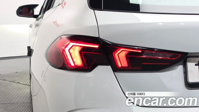 BMW 1-Series 2025 — photo 9