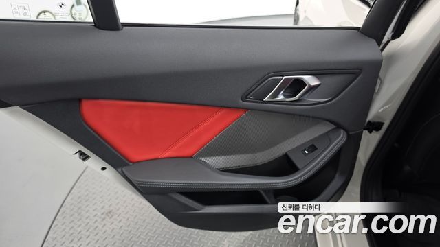BMW 1-Series 2025 — photo 15
