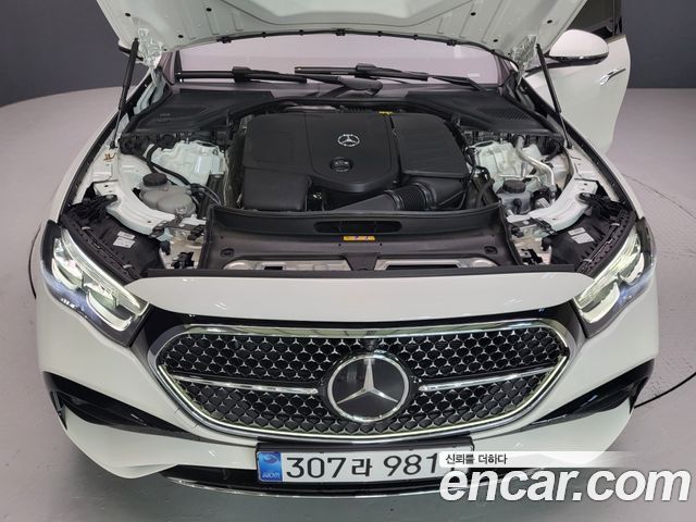 Mercedes-Benz E-Class 2026 — photo 3