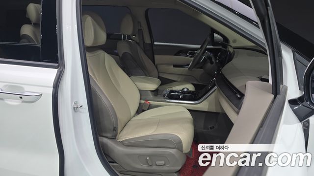 Kia Canival 2023 — photo 10