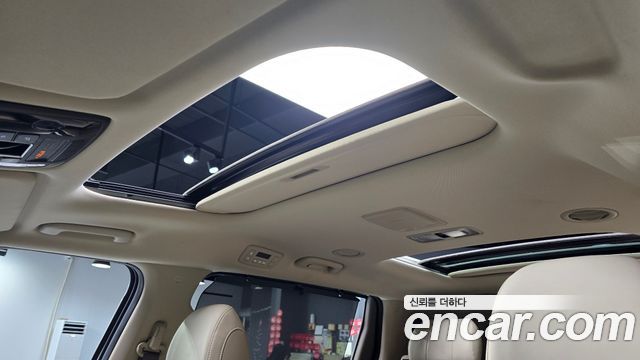 Kia Canival 2023 — photo 17