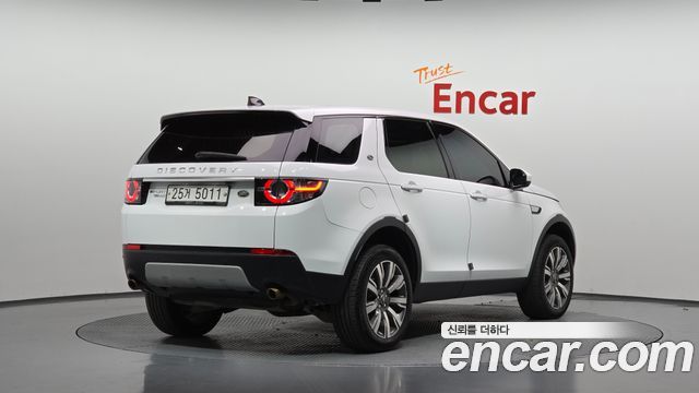Land Rover Discovery Sport 2017 — photo 2