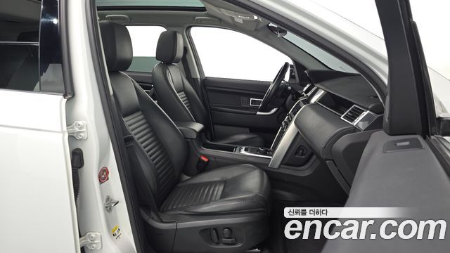 Land Rover Discovery Sport 2017 — photo 11