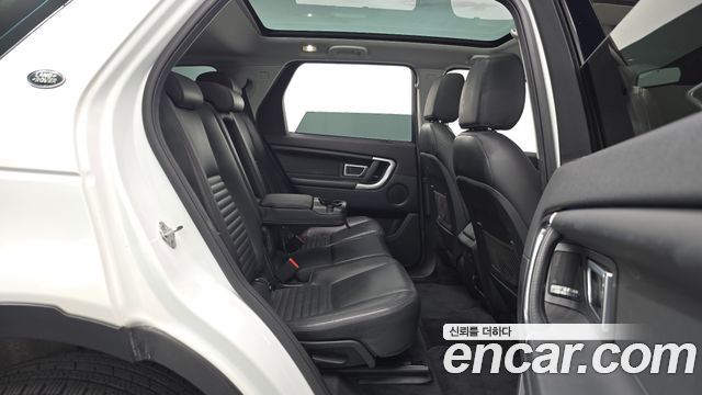 Land Rover Discovery Sport 2017 — photo 12