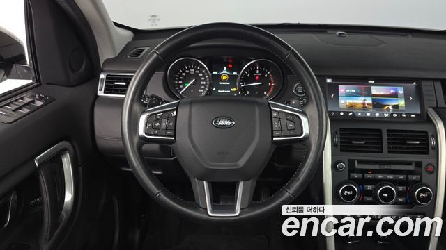 Land Rover Discovery Sport 2017 — photo 13