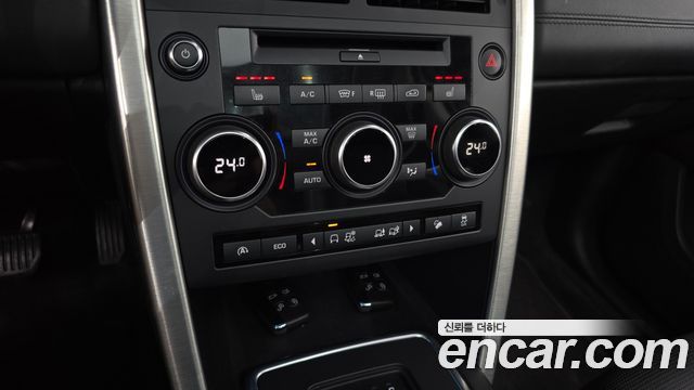 Land Rover Discovery Sport 2017 — photo 16