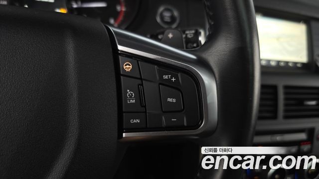 Land Rover Discovery Sport 2017 — photo 17