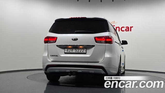 Kia Canival 2018 — photo 4