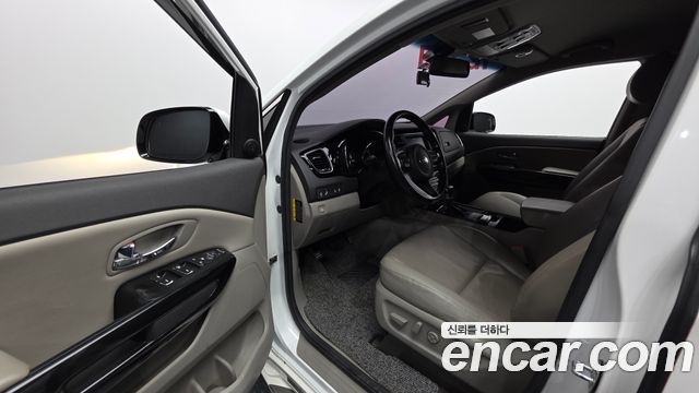Kia Canival 2018 — photo 13