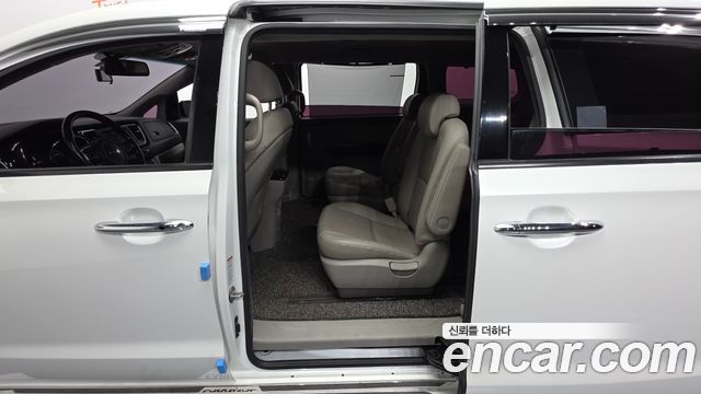 Kia Canival 2018 — photo 17