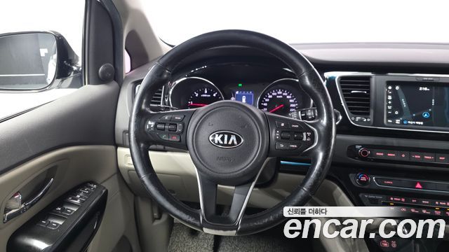 Kia Canival 2018 — photo 20