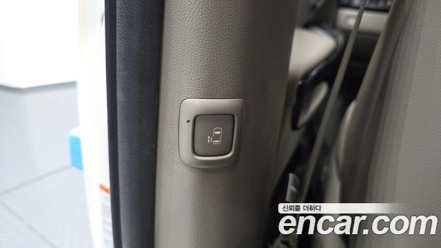 Kia Canival 2018 — photo 25