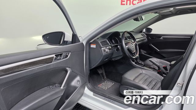 Volkswagen Passat 2018 — photo 13