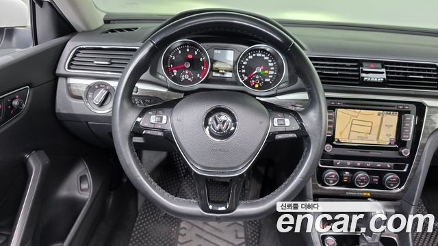 Volkswagen Passat 2018 — photo 19