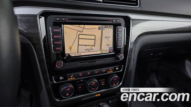 Volkswagen Passat 2018 — photo 21