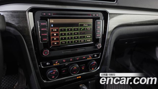 Volkswagen Passat 2018 — photo 22