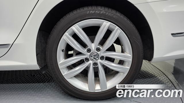 Volkswagen Passat 2018 — photo 7
