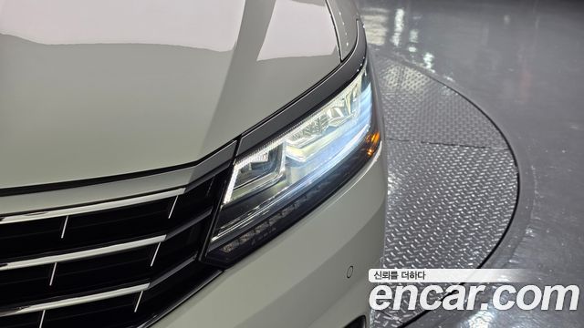 Volkswagen Passat 2018 — photo 8